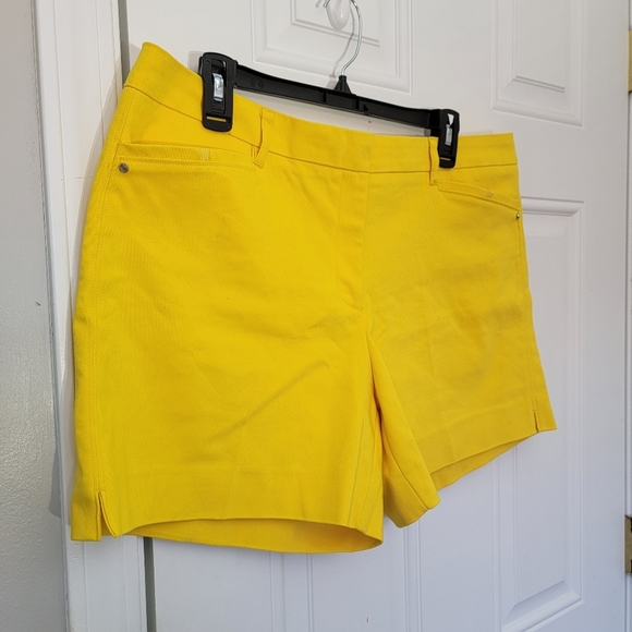 NWT Tahari Yellow Gold Canary Womens Twill Shorts Colorful Summer Size 14 - Picture 2 of 11